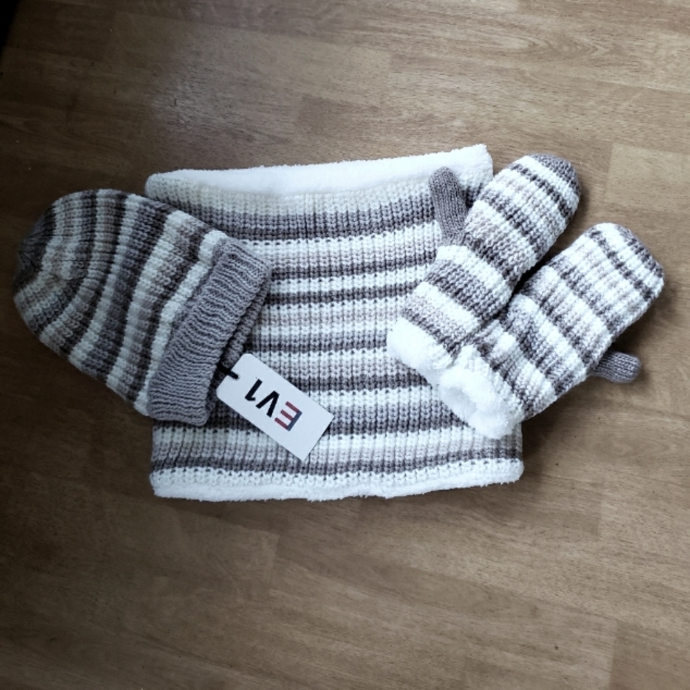 EV1 hat, mittens, scarf, fleece lined NWT